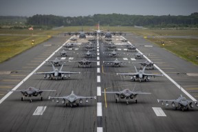 开云中国大陆-军训献血换假风波 校方：坚持不设条件，部队官兵献血