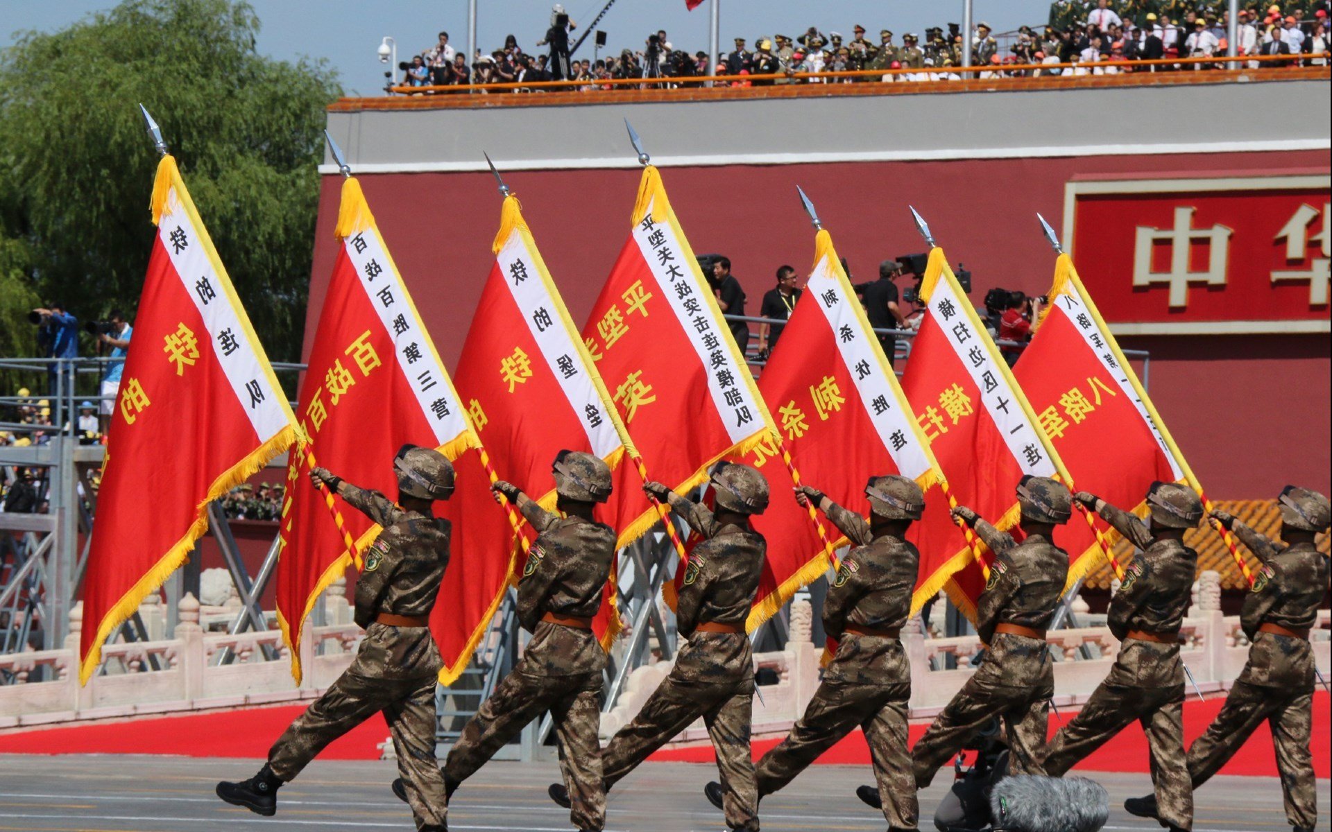 艾比·德尔福：南非队关键时刻的防守英雄，稳步锁定胜利，比尔和艾德