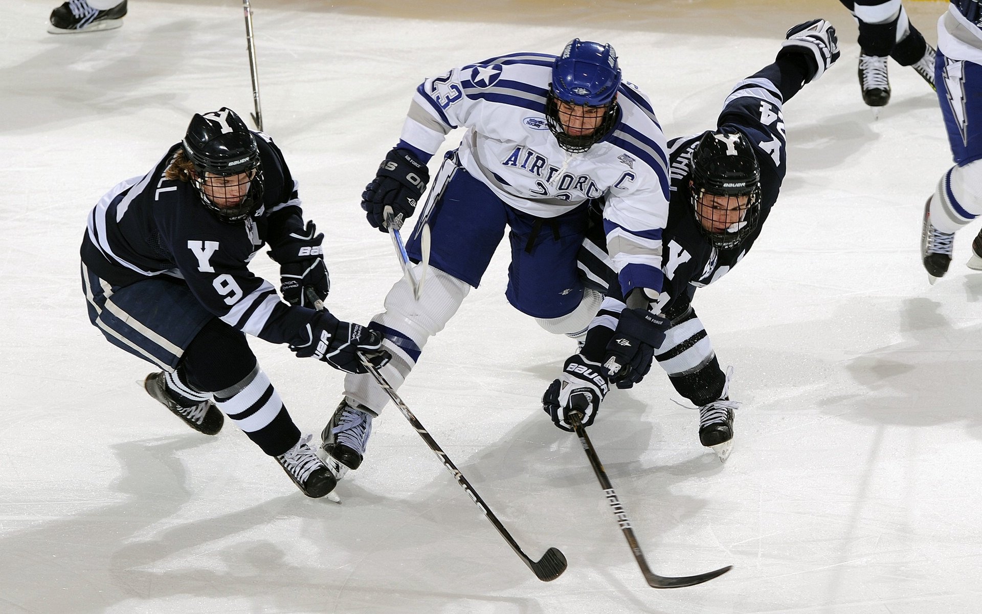 军训献血换假风波 校方：坚持不设条件，部队官兵献血